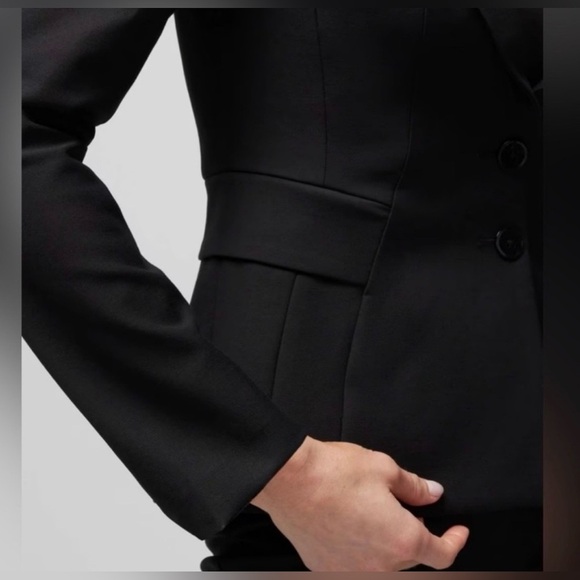 White House Black Market Signature
Blazer Black Size 6 - Picture 4 of 14